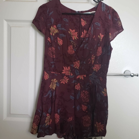 Kimchi Blue maroon faux wrap floral romper - Picture 2 of 5